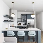 Stunning Spacious Near Restaurants & Coffee
