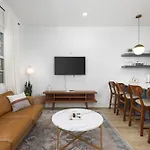 Apartment Chic East With Free Parking 3 Mi To Broadway