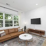 Apartment Chic East With Free Parking 3 Mi To Broadway
