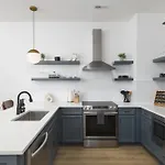 Apartment Chic East With Free Parking 3 Mi To Broadway *