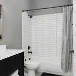 Apartment Chic East With Free Parking 3 Mi To Broadway