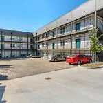 Condo Near Downtown Broadway & Stadium With Free Parking