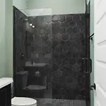 Luxury Design Condo, Close To Downtown Broadway & Coffee * Nashville