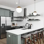 Luxury Design Condo, Close To Downtown Broadway & Coffee