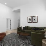 3 Miles To Broadway, Walk To Restaurants And Coffee Apartment
