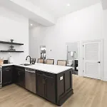 Apartment 3 Miles To Broadway, Walk To Restaurants And Coffee Nashville