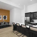 Apartment 3 Miles To Broadway, Walk To Restaurants And Coffee *