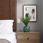 Tranquil Haven Close To Broadway With Free Parking Apartment