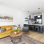 Apartment Tranquil Haven Close To Broadway With Free Parking