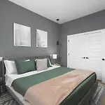 Modern Spacious With Parking By Downtown Broadway Apartment Nashville