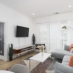 Apartment Modern Spacious With Parking By Downtown Broadway Nashville