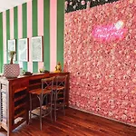 Dreaming With Dolly - Luxe Near Broadway