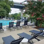 New Listing! Gorgeous Downtown Walk To On The River #3 Aparthotel