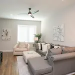 Luxury Townhome Skyline Views Mins To Dt Holiday home Nashville