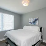 Luxury Townhome Skyline Views Mins To Dt Holiday home *