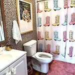 Holiday home Dreaming With Dolly - Luxe Near Broadway *