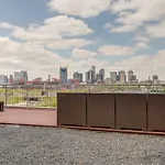 Holiday home Luxe + Modern Johnny Cash Inspired Executive Nashville