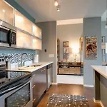 Smart, Stylish Music City Condo - Concierge, Restaurants, Gym, Rooftop Patio, Parking