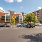 Holiday home Artsy Chic 1br 30day Min With Wifi Ac Parking Tv Furnished Rooftop
