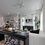 - 1400 Napoleon St. Holiday home *