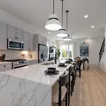 - 1400 Napoleon St. Holiday home *