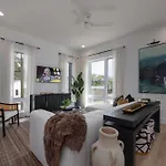 - 1400 Napoleon St. Holiday home *