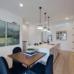 Holiday home - 1400 Napoleon St.