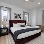 - 1400 Napoleon St. Holiday home
