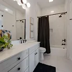 Holiday home - 1400 Napoleon St.