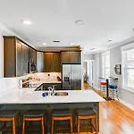 Modern Condo: Walk To Local Breweries!