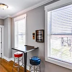 Modern Condo: Walk To Local Breweries! Holiday home Nashville