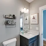 Modern Condo: Walk To Local Breweries! Holiday home *