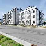 Modern Condo: Walk To Local Breweries!