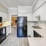 Landing Modern Apartment With Amazing Amenities