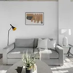 Landing Modern With Amazing Amenities Apartment *