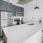 Apartment Landing Modern With Amazing Amenities