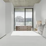 Apartment Landing Modern With Amazing Amenities *
