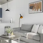 Landing Modern With Amazing Amenities Apartment *