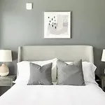 Landing Modern Apartment With Amazing Amenities