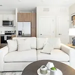 Landing Modern Apartment With Amazing Amenities