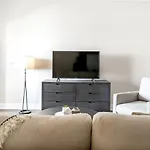 Landing Modern Apartment With Amazing Amenities