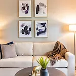 Landing Modern Apartment With Amazing Amenities