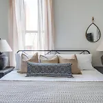 Lofts At 30Th - Modern Country - 6 Minutes To Broadway