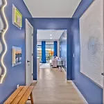 Dancing In The Moonlight In Downtown Walk To Broadway Holiday home *