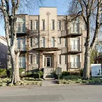 Lipstick & Boots 10 Min To Broadway, Music Row, Fun