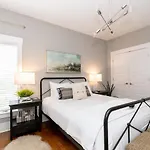 2-bedroom Penthouse With Rooftop & Free Parking