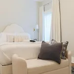 Holiday home 2-bedroom Penthouse With Rooftop & Free Parking
