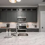 New Listing Rooftop Elevator Parking Walkable