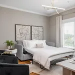 2-bedroom Penthouse With Rooftop & Free Parking Holiday home *