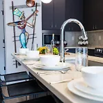 Flora - Odyssey - Heart Of Midtown Holiday home